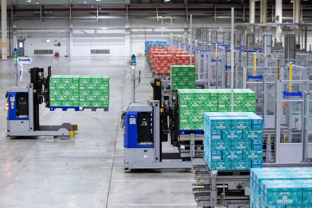 Các robot LGV giúp giảm 62% lượng khí thải CO₂ so với xe nâng chạy nhiên liệu hóa thạch.