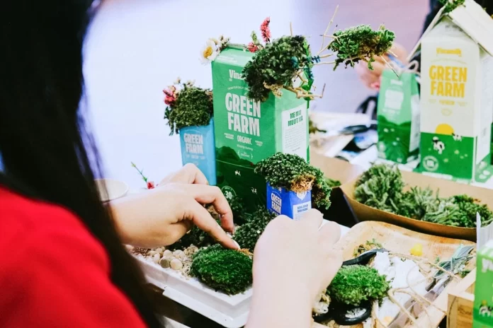 Những chiếc vỏ hộp sữa Vinamilk được “tái sinh” thành những mô hình xinh xắn